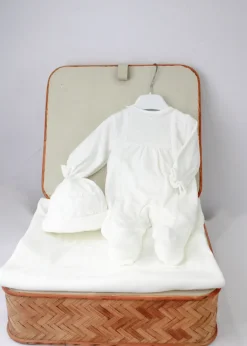 Deolinda Completo Avorio con Ricami per Neonate