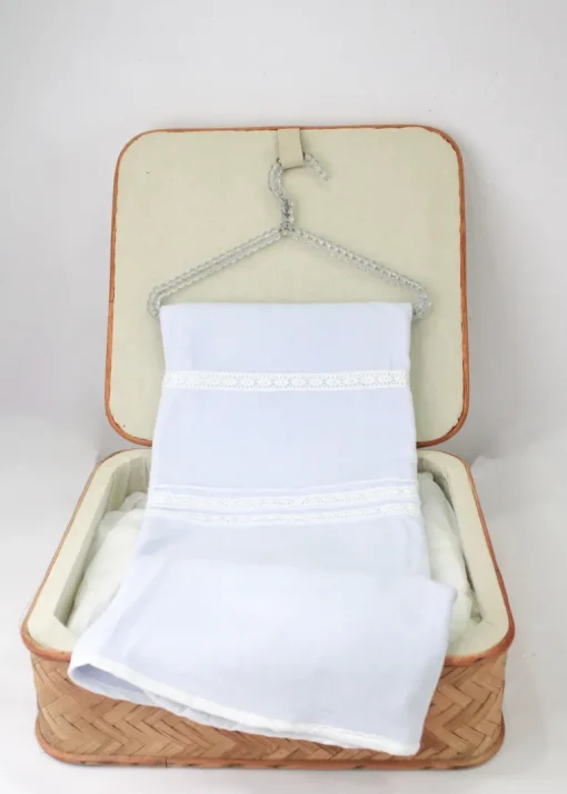 Deolinda Completo Celeste con Ricami per Neonate
