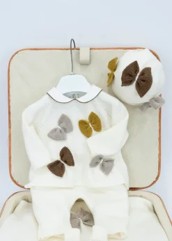 Le Coconnè Completo Bianco con Fiocchi per Neonate