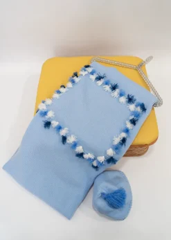 Le Coconnè Coperta Celeste con Pon Pon per Neonati